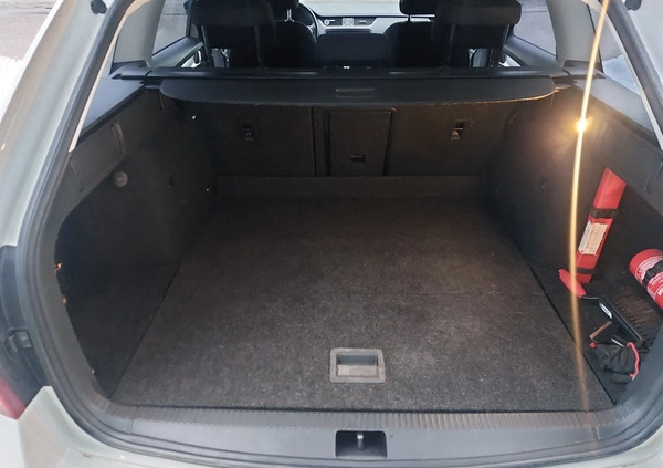 Skoda Octavia cena 52500 przebieg: 246000, rok produkcji 2017 z Białystok małe 667